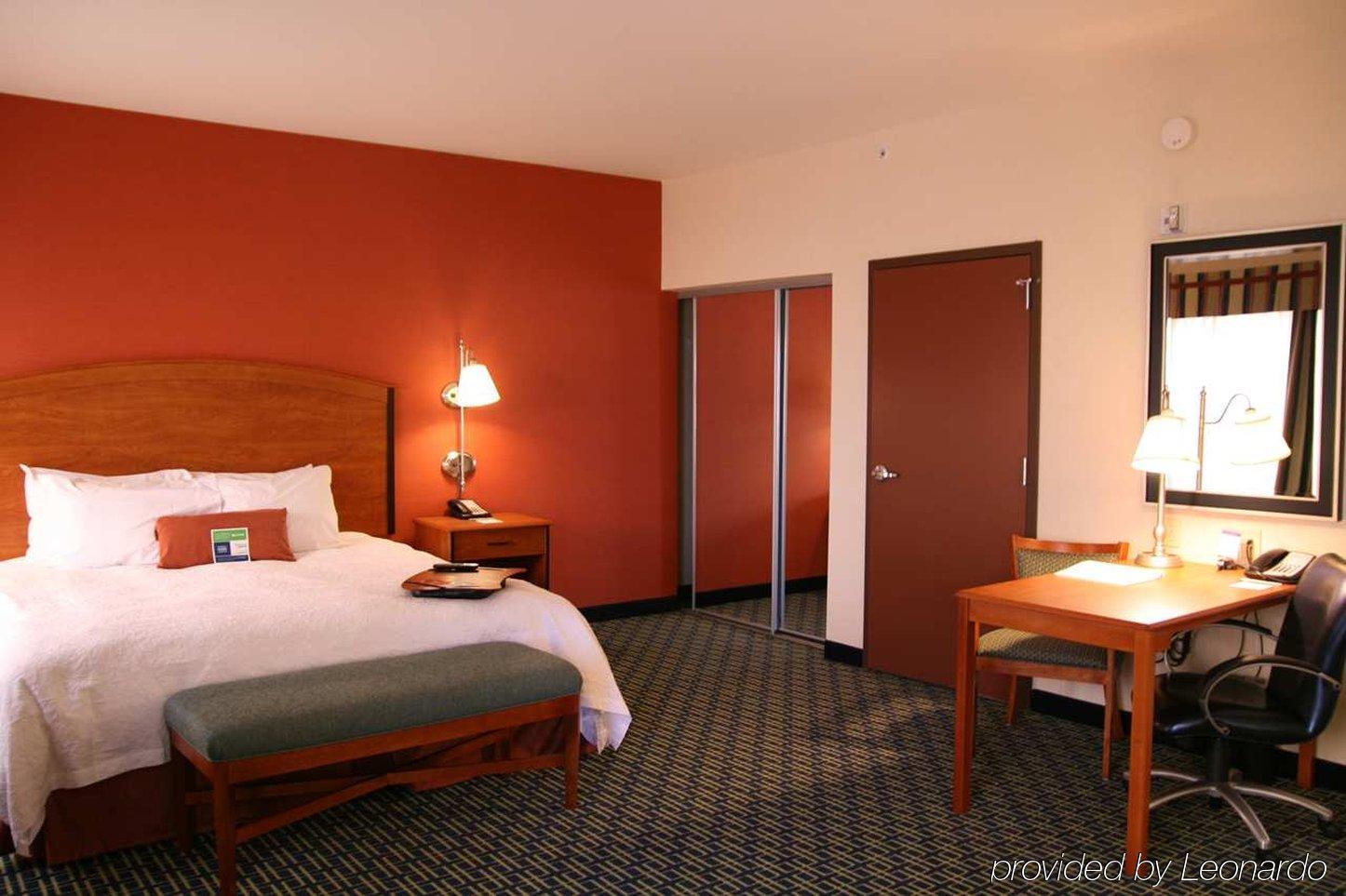 Hampton Inn & Suites Ridgecrest Room photo